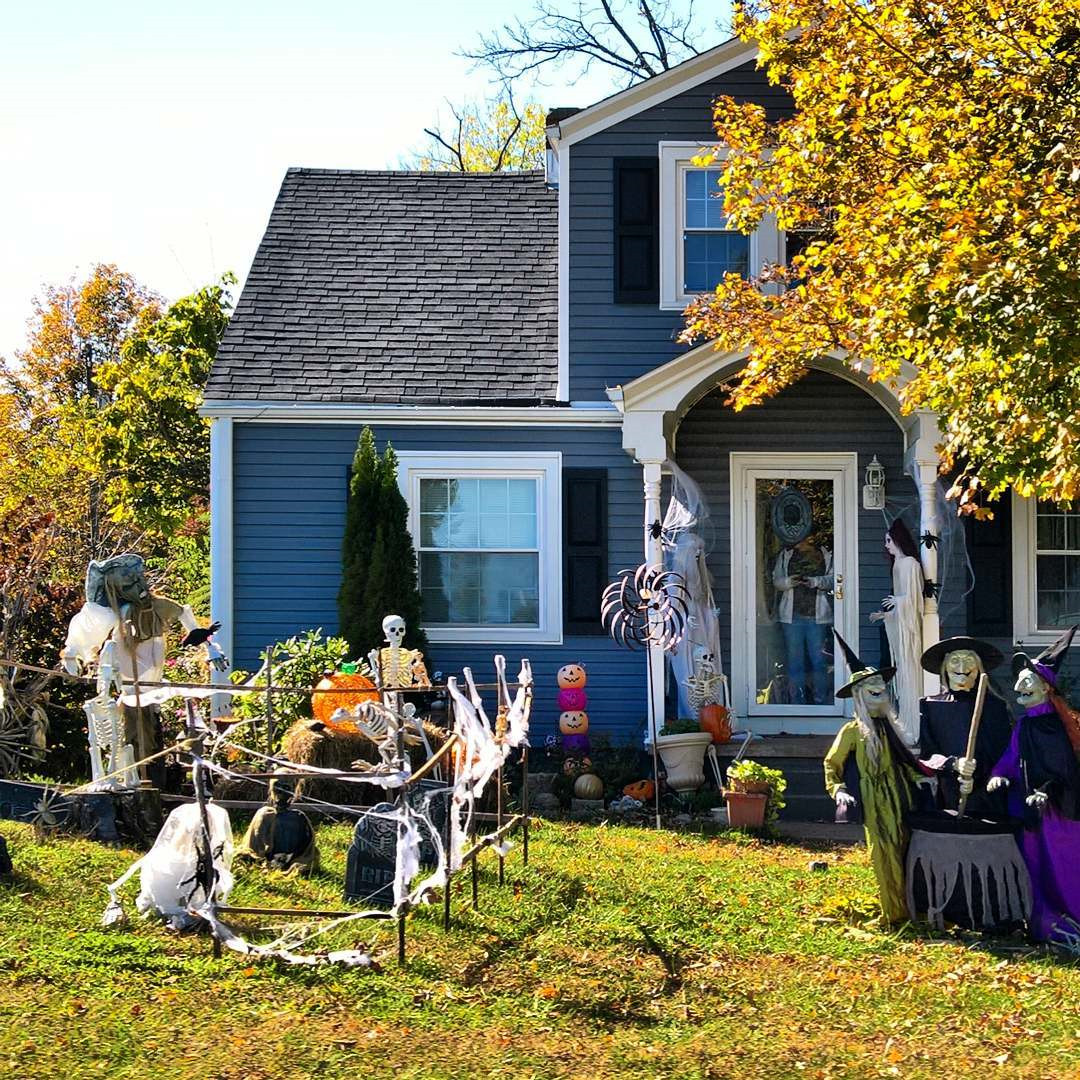 56 Cool Outdoor Halloween Decorations Ideas