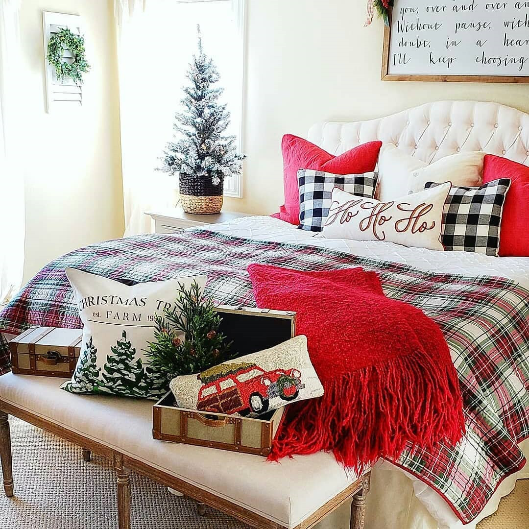 50 Trendy Cozy Christmas Bedroom Decorating Ideas #christmas #holidays #christmas