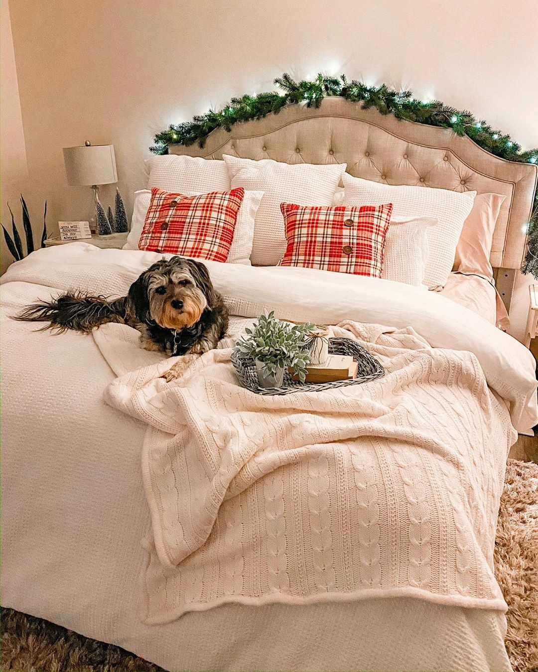 56 Best Christmas Bedroom Decor Ideas For A Positively Jolly Night Sleep