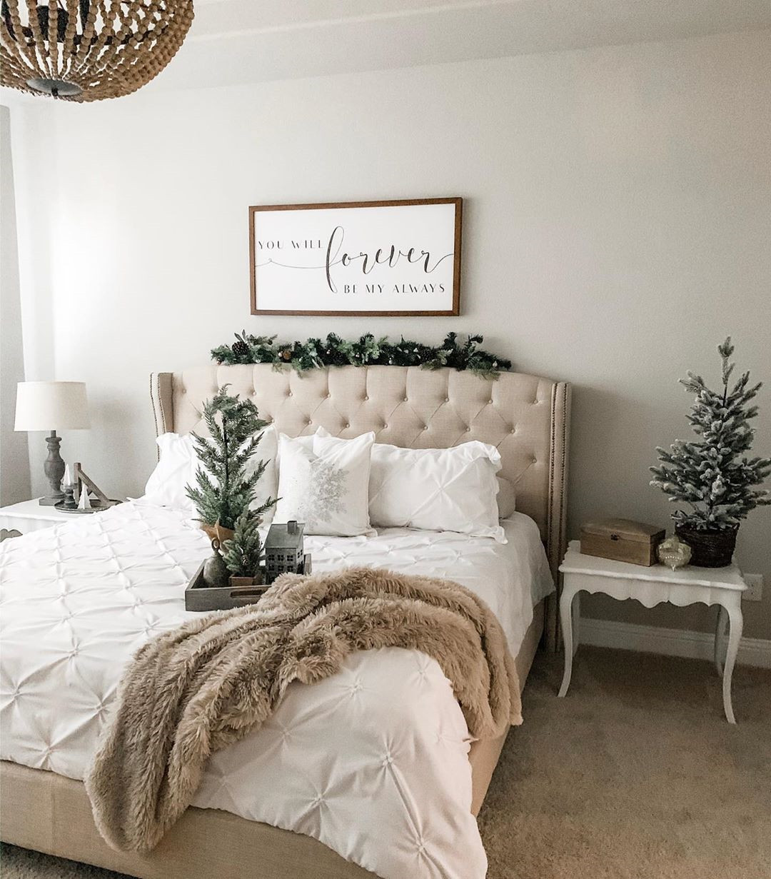 56 Best Christmas Bedroom Decor Ideas for a Positively Jolly Night Sleep