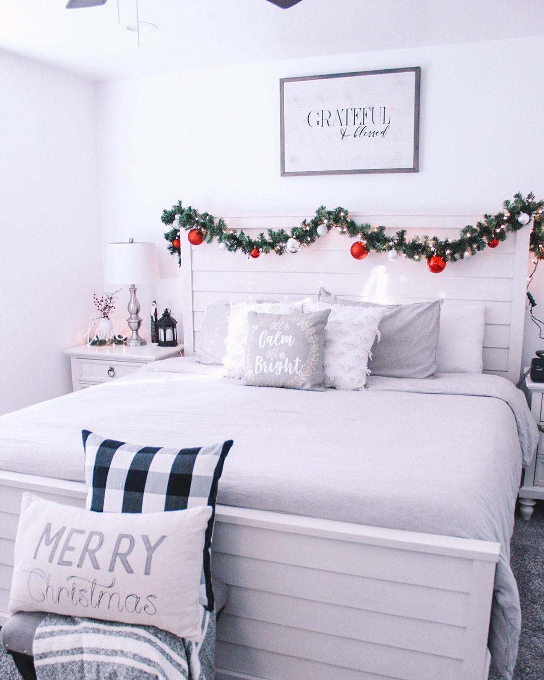 56 Best Christmas Bedroom Decor Ideas For A Positively Jolly Night Sleep