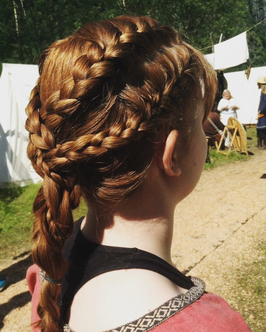 68 Medieval Hairstyles You Need To Try Right Now,womens medieval hairstyles,medieval hairstyles female short hair,medieval hairstyles female long hair,medieval scottish hairstyles