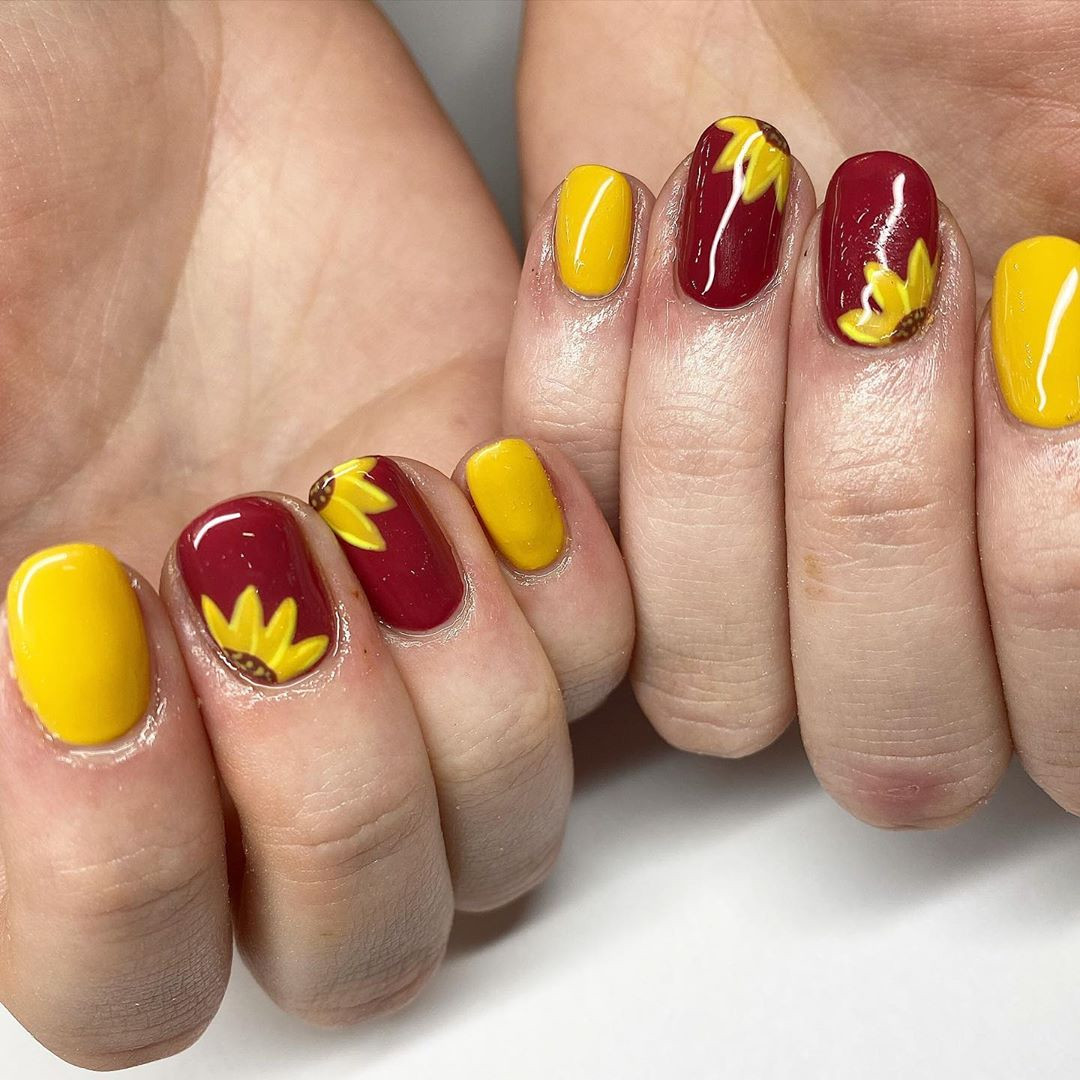 55 Cute Yellow Sunflower Nail Designs for 2020,yellow sunflower nailsacrylic,sunflower nails coffin