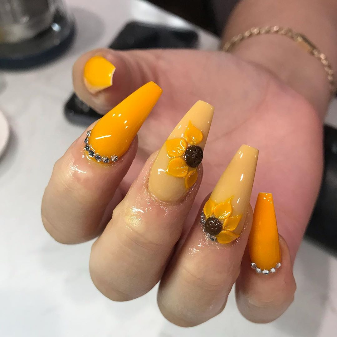 55 Cute Yellow Sunflower Nail Designs for 2020