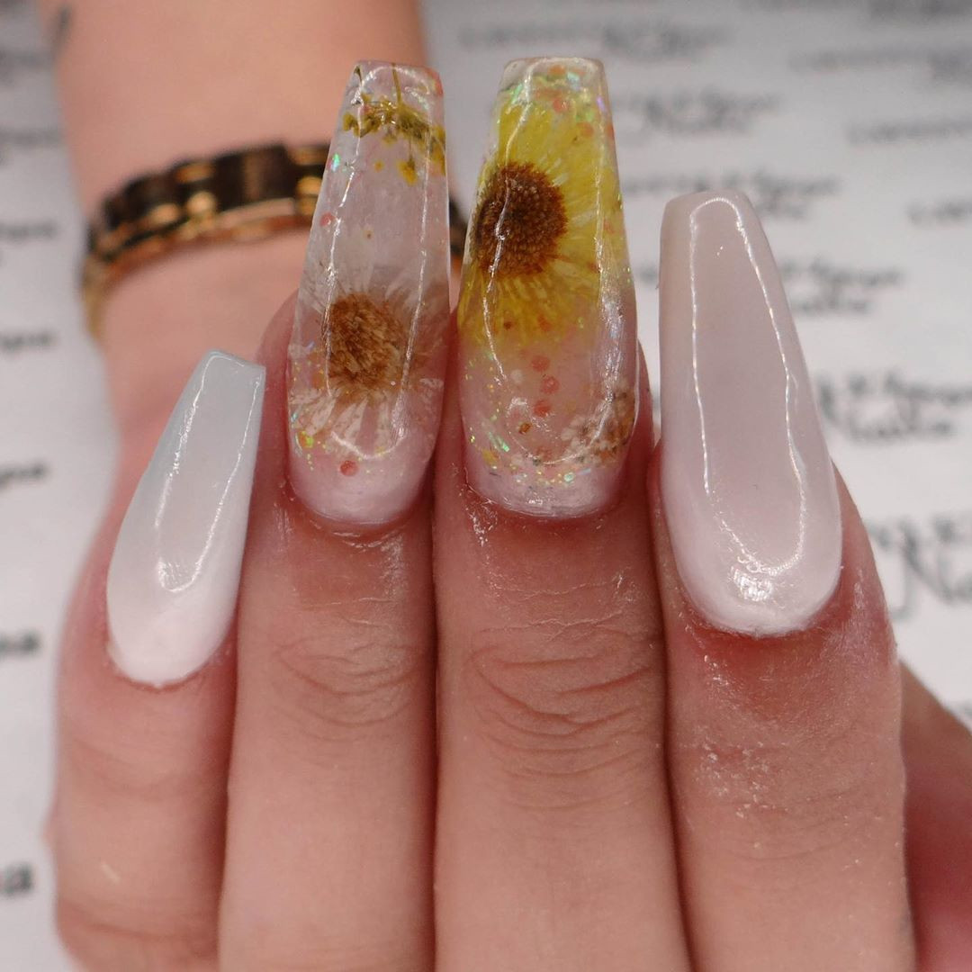 55 Cute Yellow Sunflower Nail Designs for 2020,yellow sunflower nailsacrylic,sunflower nails coffin