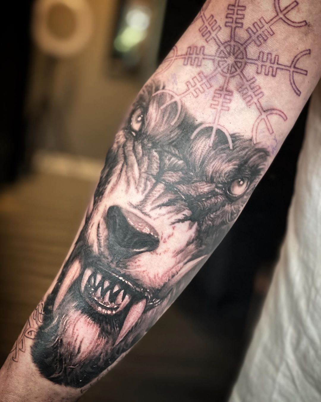The 50 Best Wolf Tattoos for Men,wolf tattoos for females,wolf tattoo forearm,wolf tattoos meaning,wolf tattoo design